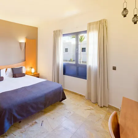 فندق Vik Coral 3*
